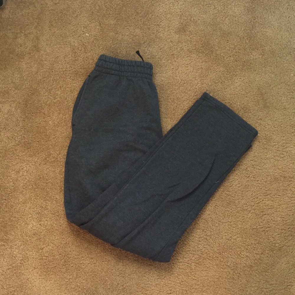 grey sweatpants